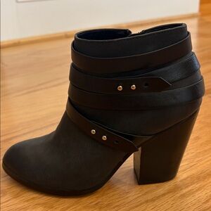 Studio Isola Darcie black boots Strappy Ankle Heeled Booties Women’s Size 7